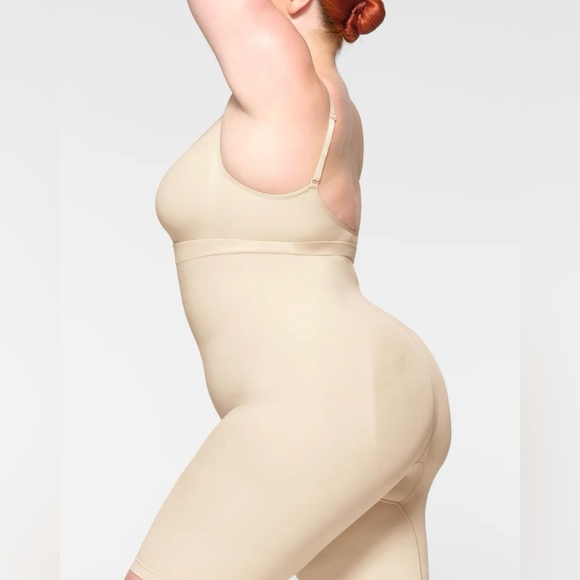 NWOT Skims Sculpting High Waisted Shorts Sand Color Size 2XL - Picture 4 of 8